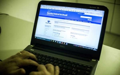 Receita Federal vai fiscalizar 14,3 mil contribuintes e espera recuperar R$ 143 bilhões (Foto: Arquivo/Agência Brasil)