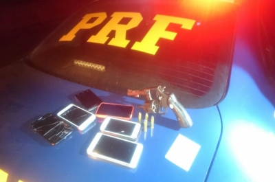 Objetos roubados durante a ação (Foto: PRF)