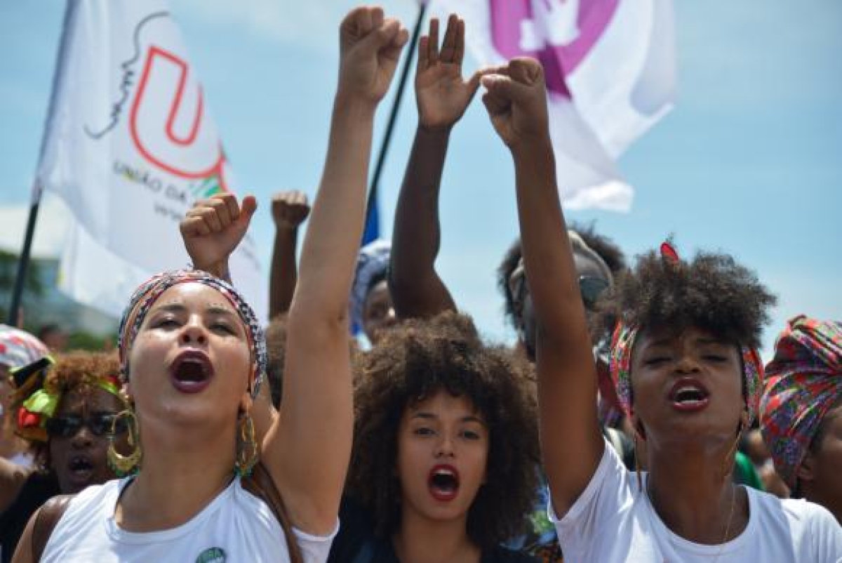 O Dia Internacional da Mulher será marcado por protestos e paralisações em pelo menos 30 países. As mulheres querem chamar a atenção para temas como racismo, aborto e violência contra elas. Na foto, Marcha das Mulheres Negras Contra o Racismo, a Violência e pelo Bem Viver ocorrida em Brasília, em 2015 (Foto: Marcello Casal Jr/Arquivo Agência Brasil)