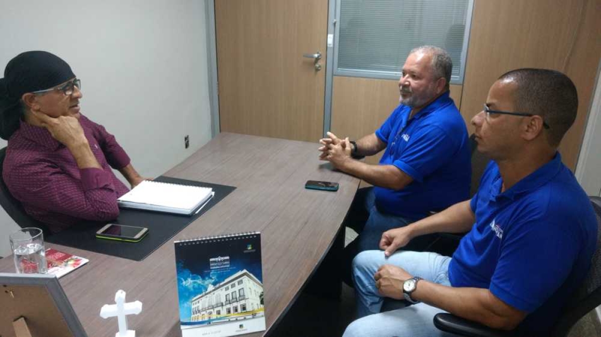 Moritos Matos afirma aos representantes do Sindisan que é contra privatização da Deso (Foto: Andréa Oliveira/Assessoria Moritos Matos)