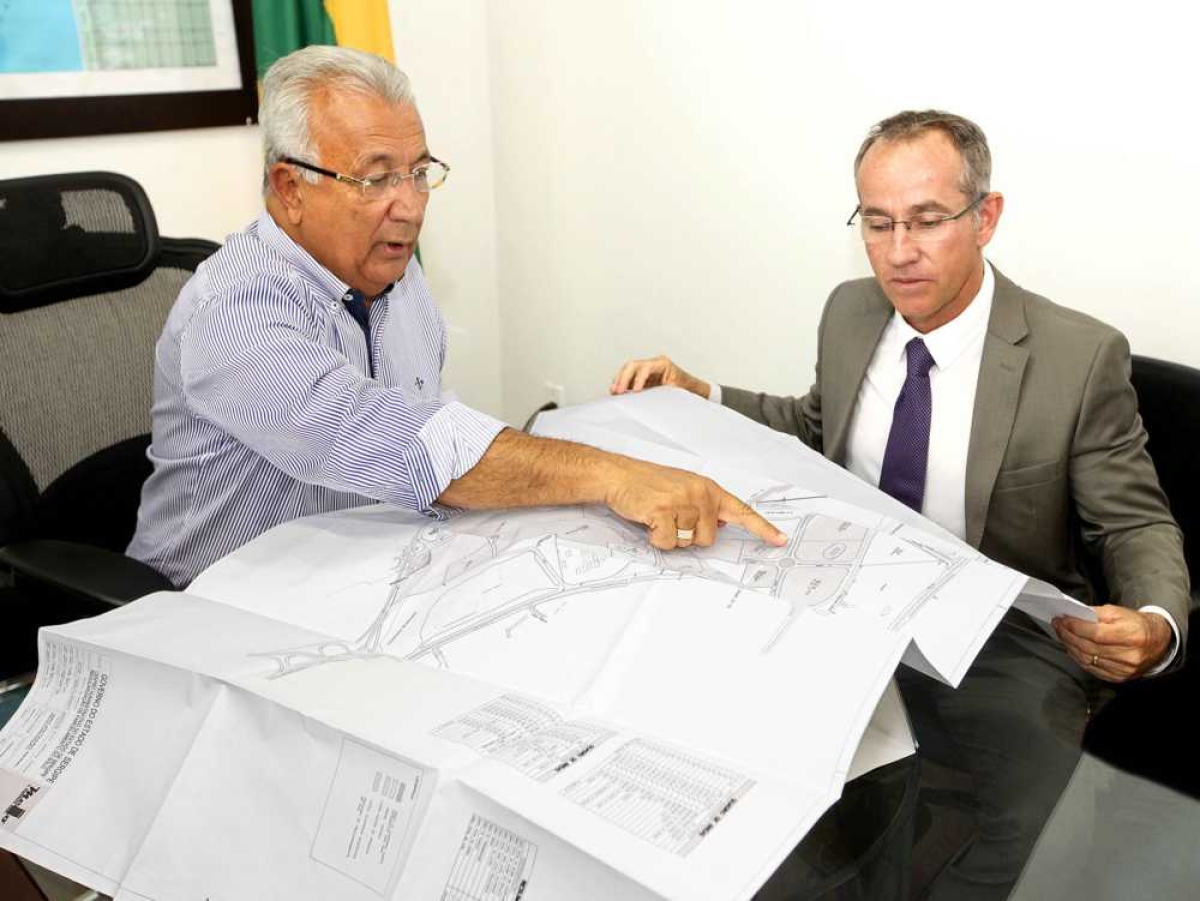 Governador de Sergipe doa terreno para construção da sede da Câmara Municipal de Aracaju (Foto: André Moreira/ASN)