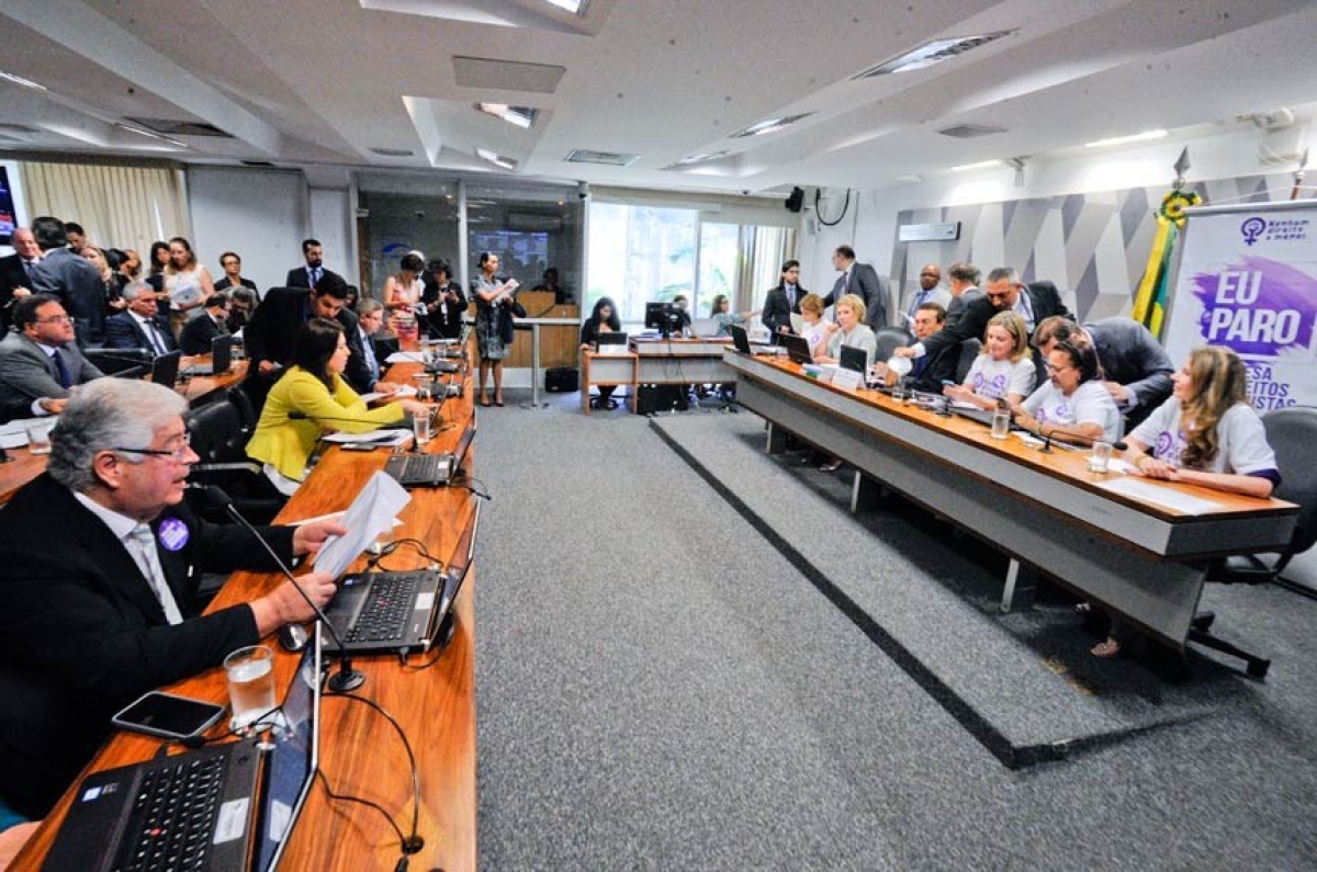 Segundo o relator, senador Roberto Requião, o projeto garante segurança jurídica (Foto: Edilson Rodrigues/Agência Senado)