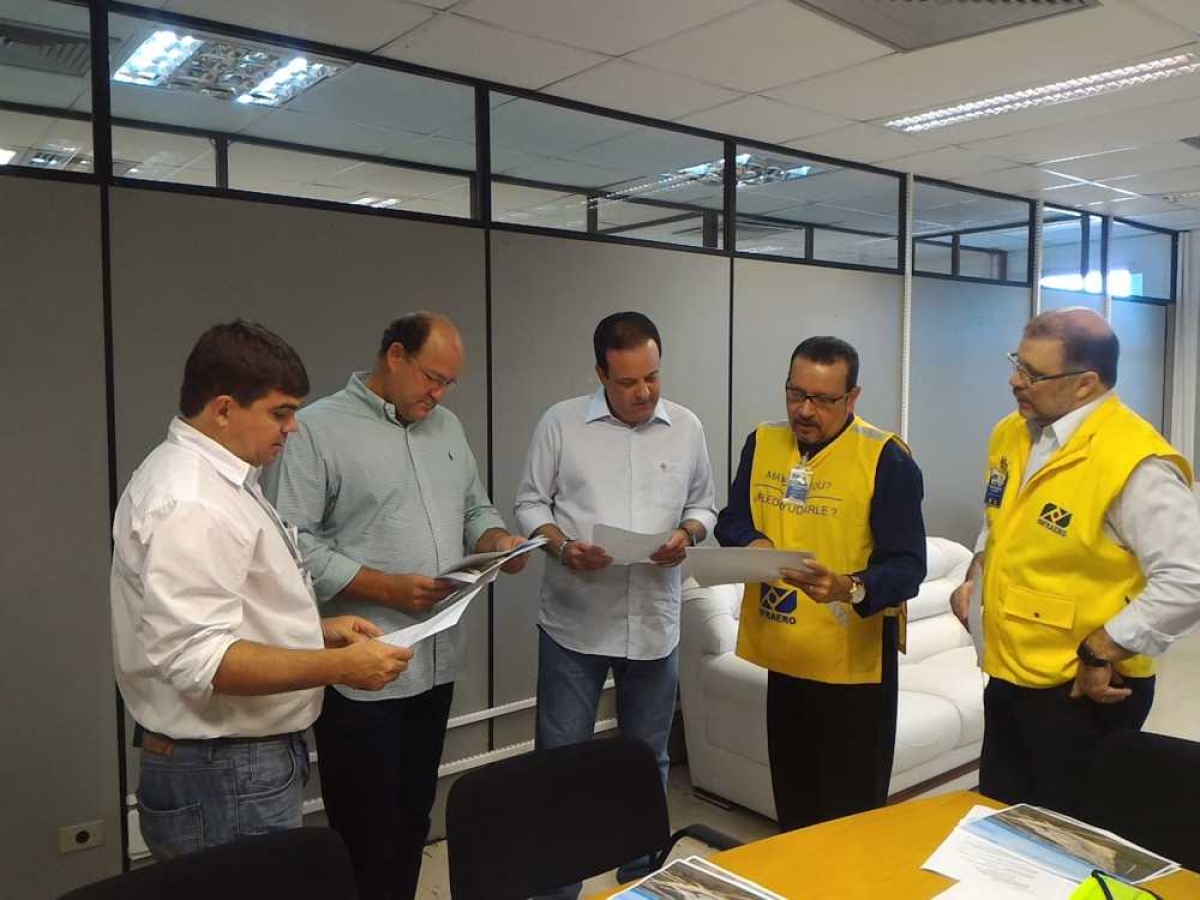 Obras do Aeroporto Santa Maria serão retomadas dia 26, diz diretor de Aeroportos da Infraero (Foto: Elaine Mesoli e Elder Santos/Assessoria André Moura)