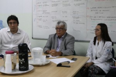 A visita foi iniciada com uma reunião entre o secretário de estado da saúde, Almeida Lima, e os gestores do HUSE (Foto: SES/SE)