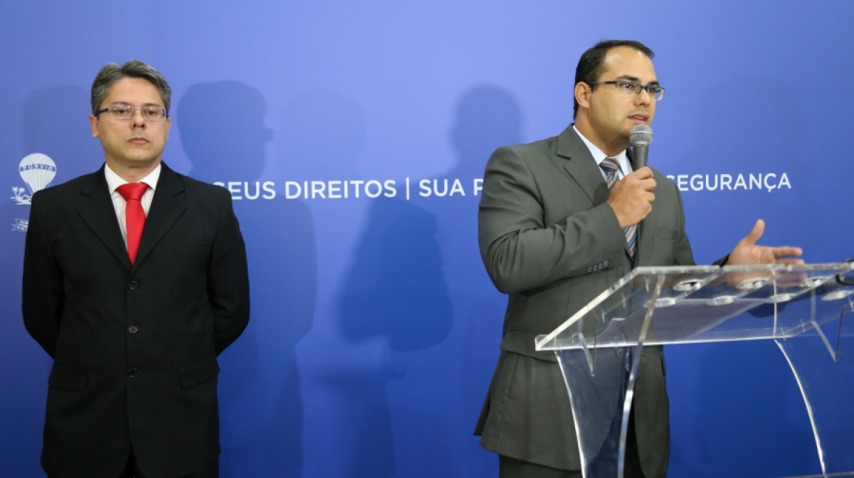 Em coletiva, o delegado-geral da Polícia Civil, Alessandro Vieira e o delegado da Deotap, Gabriel Nogueira, deram detalhes sobre a operação - SSP/SE