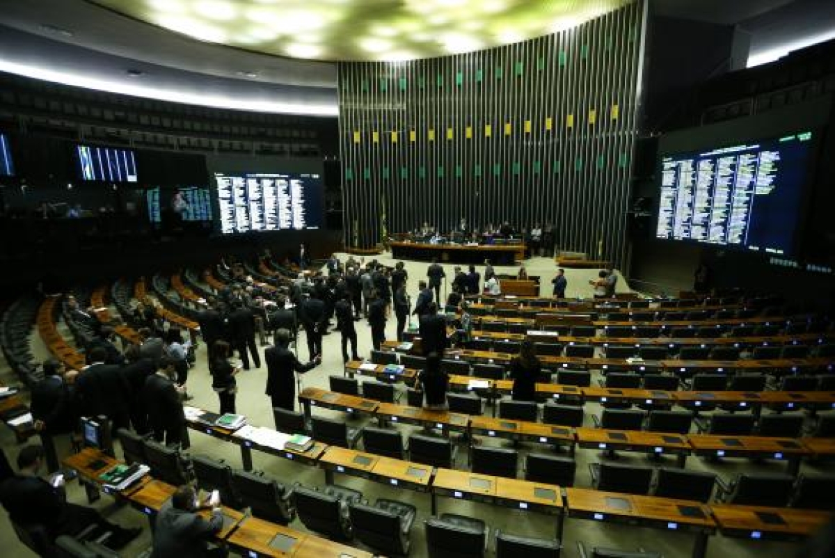 Sob protestos, texto foi aprovado por 231 a favor, 188 contra e 8 abstenções (Foto: Marcelo Camargo/Agência Brasil) Sob protestos, texto foi aprovado por 231 a favor, 188 contra e 8 abstenções (Foto: Marcelo Camargo/Agência Brasil)