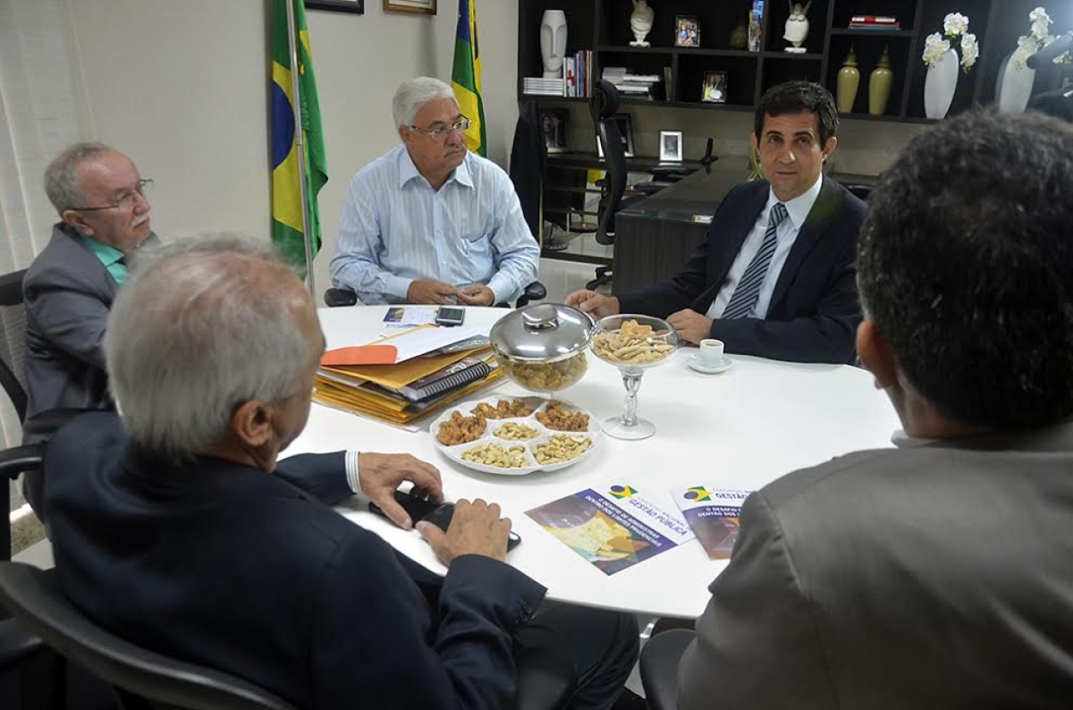 Conselheiro do TCE do Acre debate com deputados reformas e limites prudenciais (Foto: Jadilson Simões/Agência Alese) Conselheiro do TCE do Acre debate com deputados reformas e limites prudenciais (Foto: Jadilson Simões/Agência Alese)