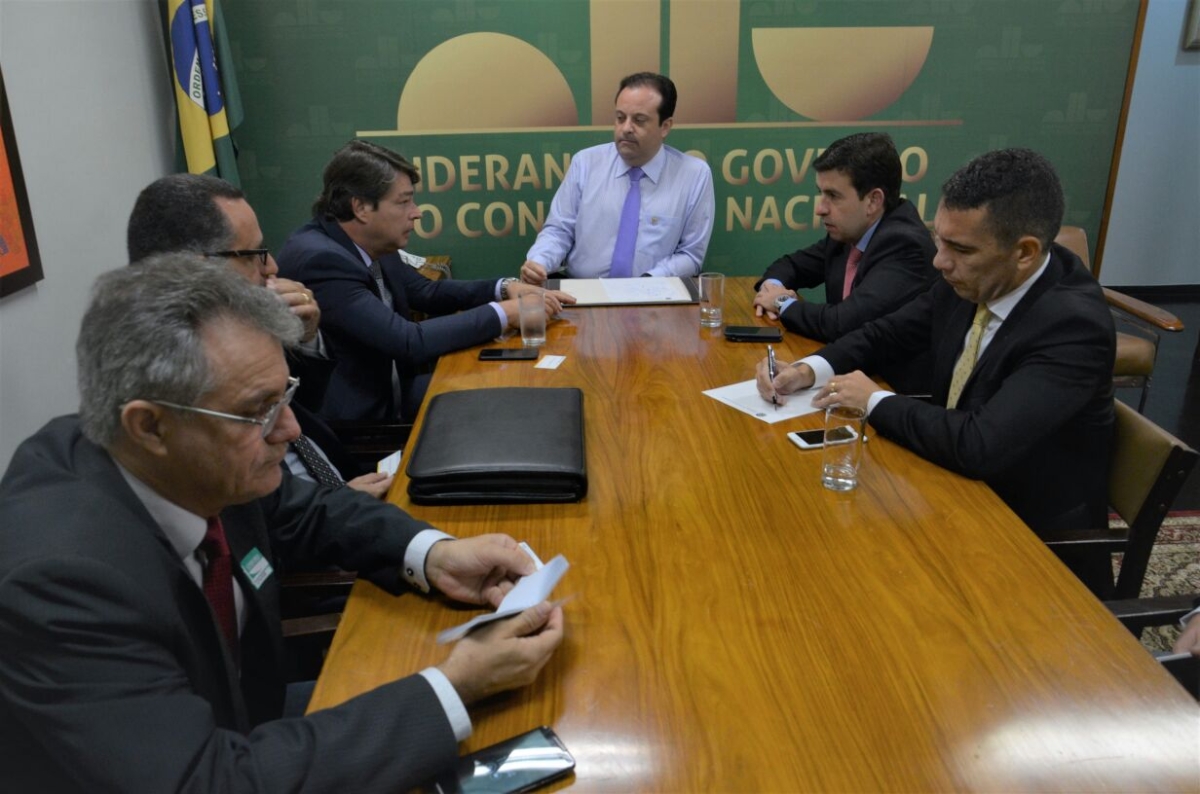 Prefeito Elinho reivindica construção de nova escola e creches (Foto: Assessoria Prefeitura de Pirambu)