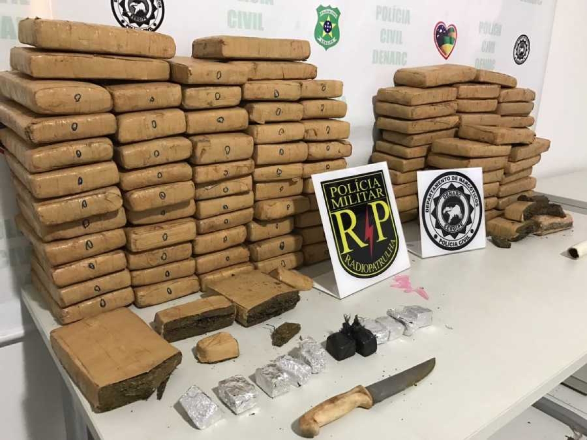 Ação conjunta entre BPRp e Denarc apreende 85,5 kg de maconha e prende duas traficantes (Foto: SSP/SE) Ação conjunta entre BPRp e Denarc apreende 85,5 kg de maconha e prende duas traficantes (Foto: SSP/SE)