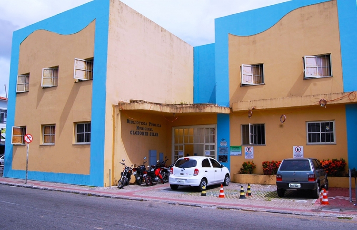 A Biblioteca Clodomir Silva fica localizada no Bairro Siqueira Campos (Foto: Edinah Mary/PMA)