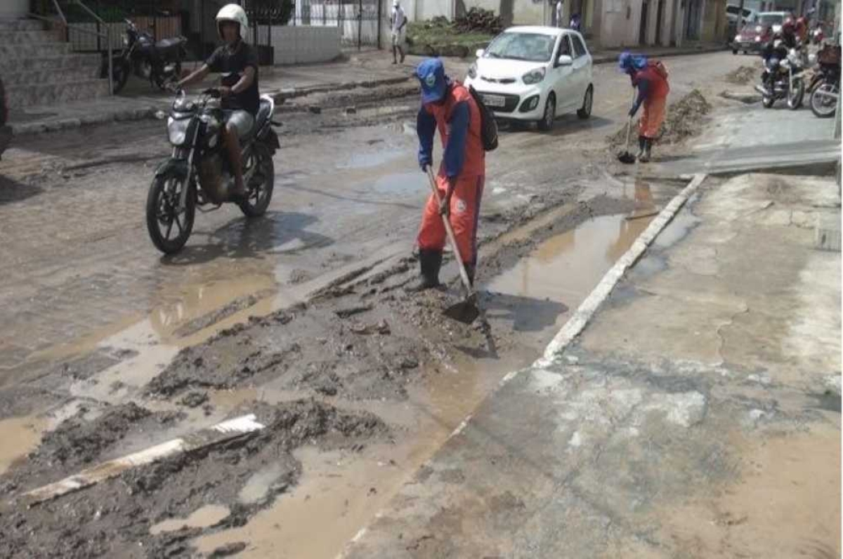 Muita lama nas ruas de São Cristóvão (Foto: Portal Infonet)