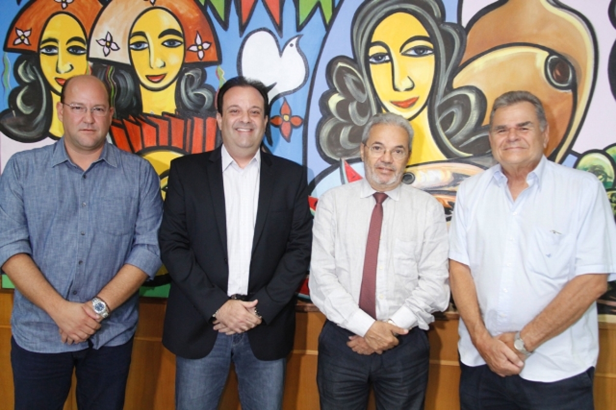 Em visita ao conselheiro Clóvis Barbosa, André Moura diz que apoiará criação do Conselho Nacional dos TCs (Foto: Cleverton Ribeiro/TCE/SE)