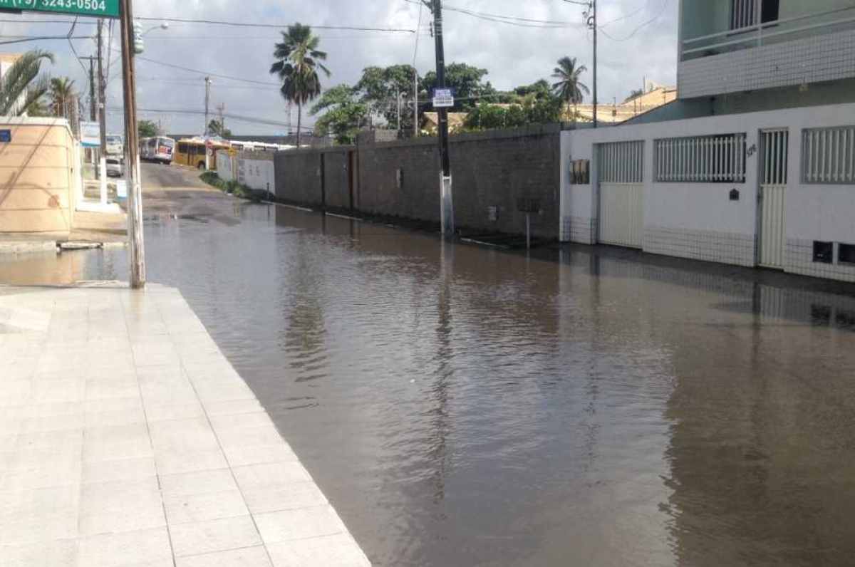 Rua dá acesso ao Terminal da Atalaia (Foto: Portal Infonet) 