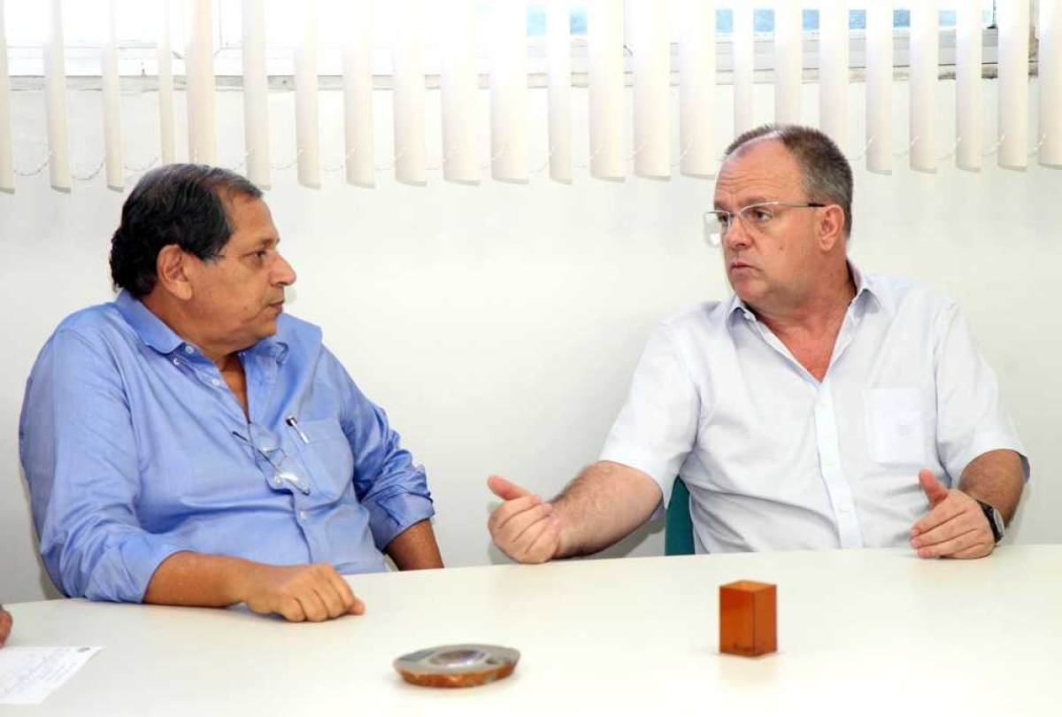 O vice-governador Belivaldo Chagas se reuniu na tarde desta segunda-feira, 10, com o superintendente do Patrimônio da União em Sergipe e membros do Movimento Nacional de Luta pela Moradia em Sergipe (Foto: André Moreira/ASN)
