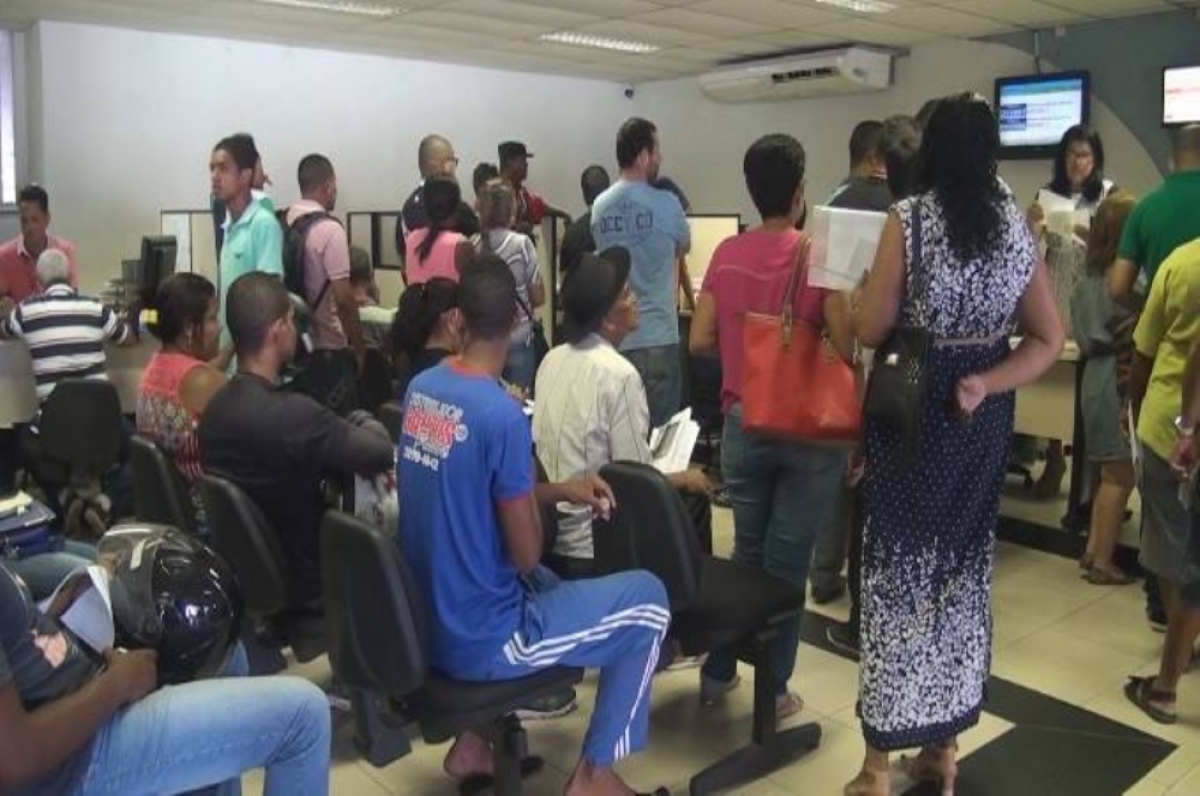 Saguão de atendimento estava cheio durante a manhã (Foto: Portal Infonet)