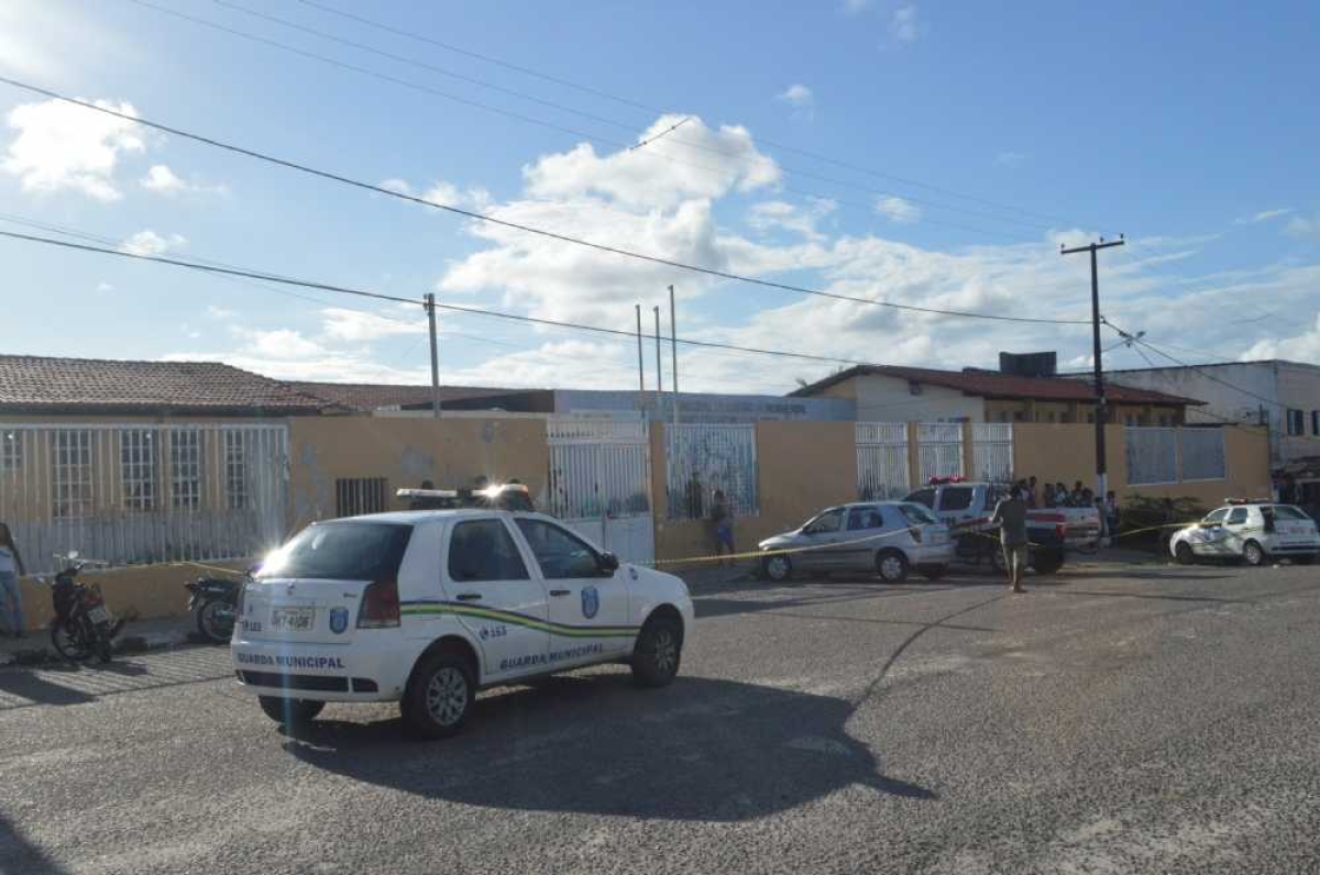 Jovem de 13 anos é assassinado na frente de escola no Lamarão (Foto: Portal Infonet)