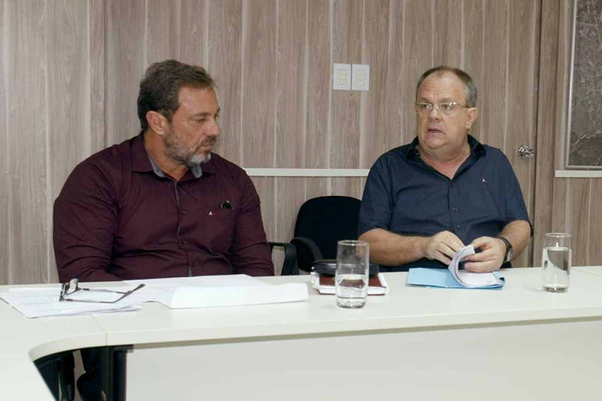 Vice-governador de Sergipe dialoga com representantes dos delegados de Sergipe (Foto: Victor Ribeiro/ASN)
