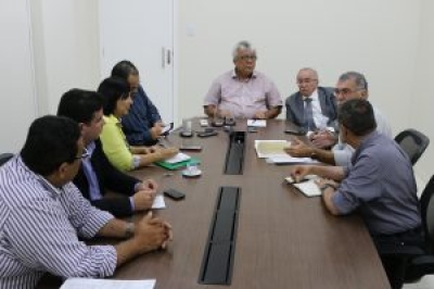 Entre os assuntos, a ampliação da oferta de cirurgia ortopédica no HRI (Foto: SES/SE) Entre os assuntos, a ampliação da oferta de cirurgia ortopédica no HRI (Foto: SES/SE)