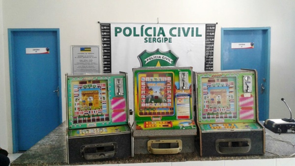 Polícia abre operação e apreende máquinas caça-níqueis em Glória (Foto: Portal Mais Sertão) Polícia abre operação e apreende máquinas caça-níqueis em Glória (Foto: Portal Mais Sertão)