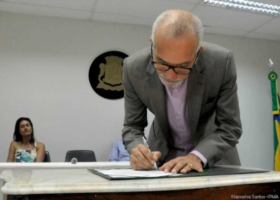 Contrato assinado pelo prefeito retoma manutenção das escolas (Foto: Janaína Santos/PMA) Contrato assinado pelo prefeito retoma manutenção das escolas (Foto: Janaína Santos/PMA)