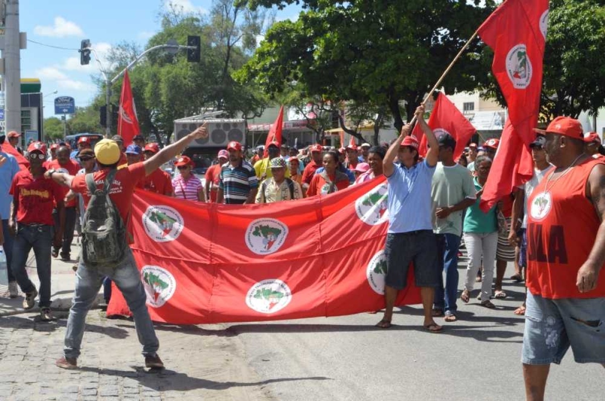 Cerca de 600 militantes do MST participaram do ato (Foto: Portal Infonet)