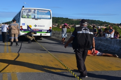 Acidente na passagem do quebra-mola (Fotos: Cássia Santana/Portal Infonet)