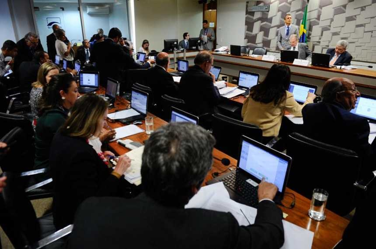 Reunião da Comissão de Assuntos Econômicos (CAE) desta terça-feira (25) em que o projeto foi aprovado (Foto: Marcos Oliveira/Agência Senado) Reunião da Comissão de Assuntos Econômicos (CAE) desta terça-feira (25) em que o projeto foi aprovado (Foto: Marcos Oliveira/Agência Senado)