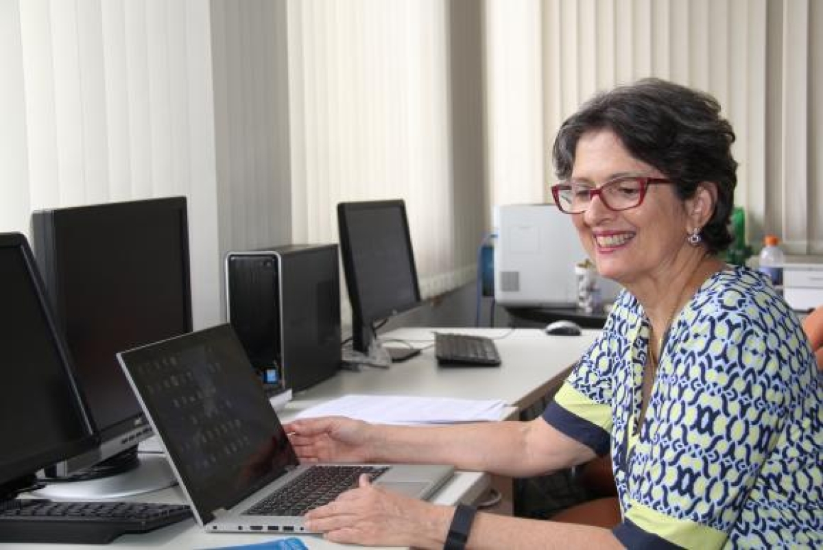 A pesquisadora Celina Turchi foi citada na lista de 100 pessoas mais influentes no mundo pela revista Time. Ela trabalhou com o grupo de cientistas que descobriu a relação entre casos de grávidas com Zika e o nascimento de bebês com microcefalia (Foto: Divulgação/Fiocruz)