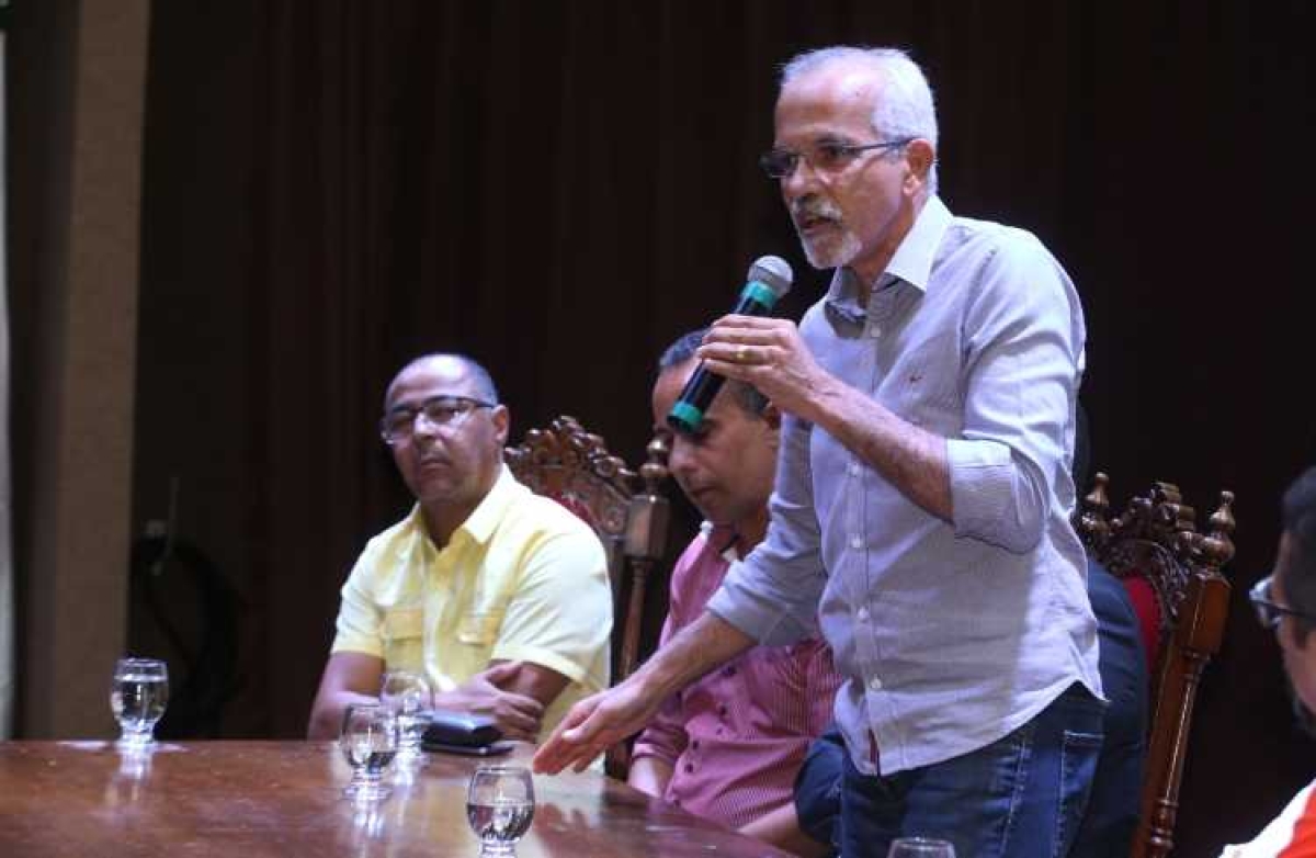 Prefeito de Aracaju retoma "Horas de Estudo" para formação de professores municipais (Foto: Silvio Rocha/PMA)