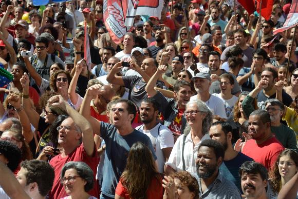 No Dia do Trabalho, manifestantes fazem ato contra as reformas trabalhista, previdenciária e violência policial, na Cinelândia (Tânia Rêgo/Agência Brasil) No Dia do Trabalho, manifestantes fazem ato contra as reformas trabalhista, previdenciária e violência policial, na Cinelândia (Tânia Rêgo/Agência Brasil)