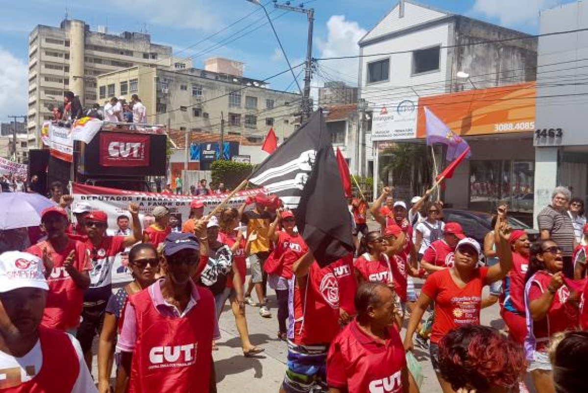 Dia do Trabalho tem manifestação no Recife  (Sumaia Villela/Agência Brasil) Dia do Trabalho tem manifestação no Recife  (Sumaia Villela/Agência Brasil)