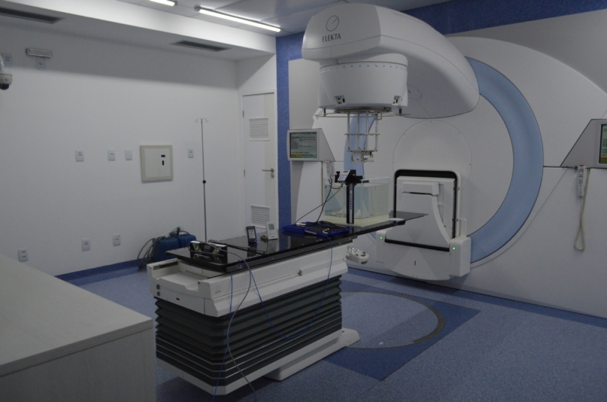 Clínica particular tem equipamentos de ponta para o tratamento de pacientes com câncer (Foto: Portal Infonet)