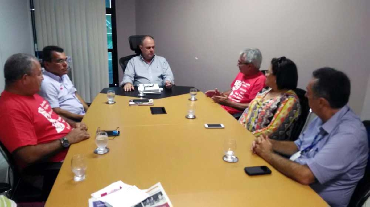 Em audiência com Sindisan e CUT, vice-governador aponta que definição sobre a Deso só depois dos estudos do BNDES (Foto: Sindisan/SE)