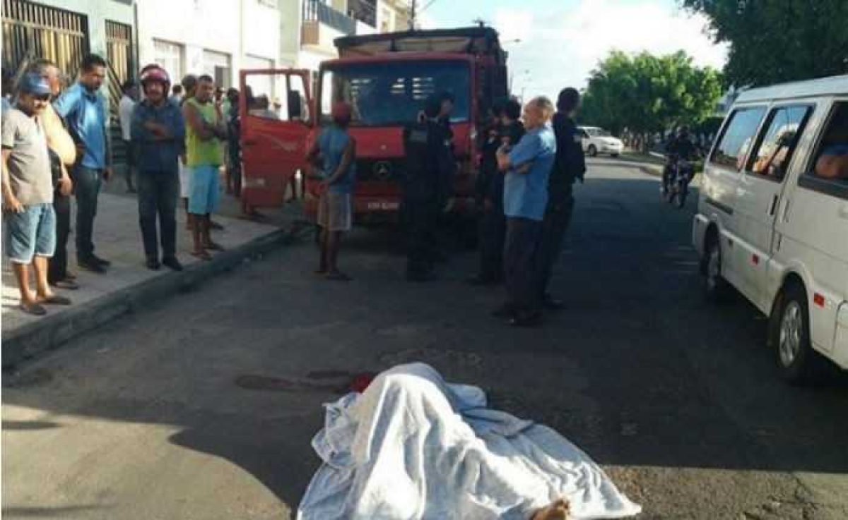 Idoso morre atropelado por Mercedinha próximo ao estádio Etelvino Mendonça (Foto: Portal Itnet)