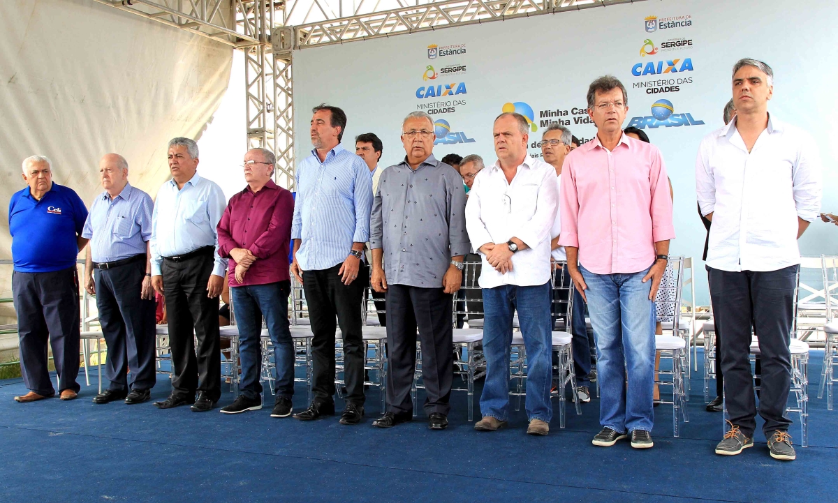 Jackson Barreto, Belivaldo Chagas e Gilberto Occhi entregaram conjuntos residenciais em Tobias Barreto e Estância / Foto: André Moreira/ASN Jackson Barreto, Belivaldo Chagas e Gilberto Occhi entregaram conjuntos residenciais em Tobias Barreto e Estância / Foto: André Moreira/ASN