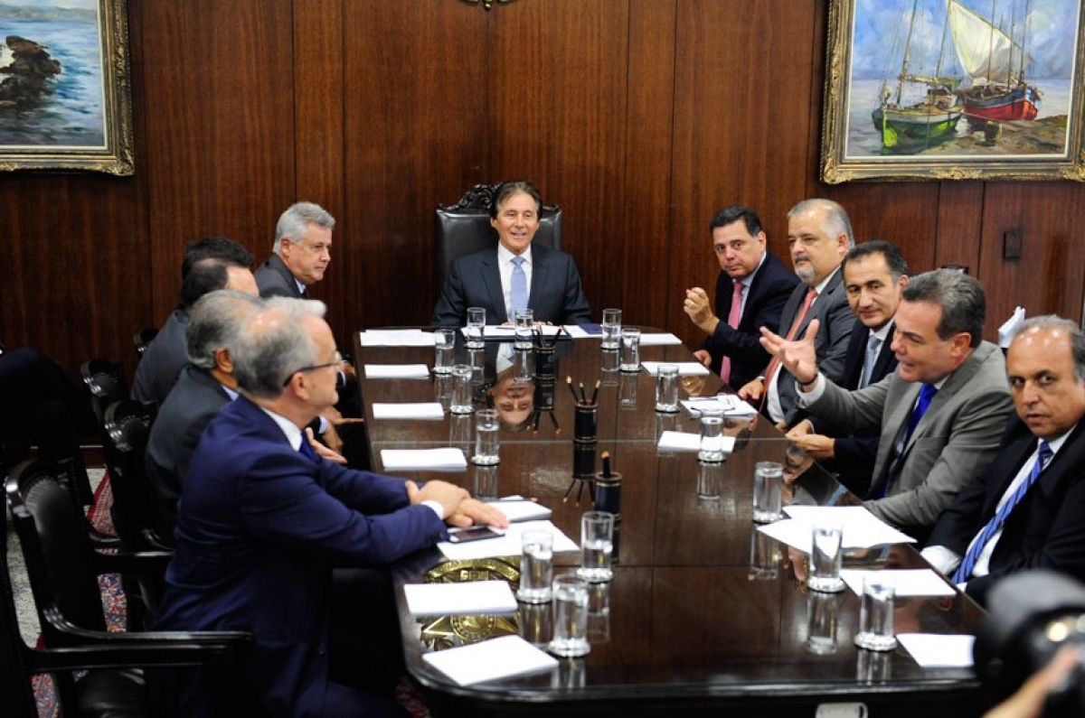 Governadores discutiram com o presidente do Senado, Eunício de Oliveira, medidas para aliviar a crise financeira dos estados, em encontro realizado no mês de fevereiro (Foto: Jonas Pereira/Agência Senado) Governadores discutiram com o presidente do Senado, Eunício de Oliveira, medidas para aliviar a crise financeira dos estados, em encontro realizado no mês de fevereiro (Foto: Jonas Pereira/Agência Senado)