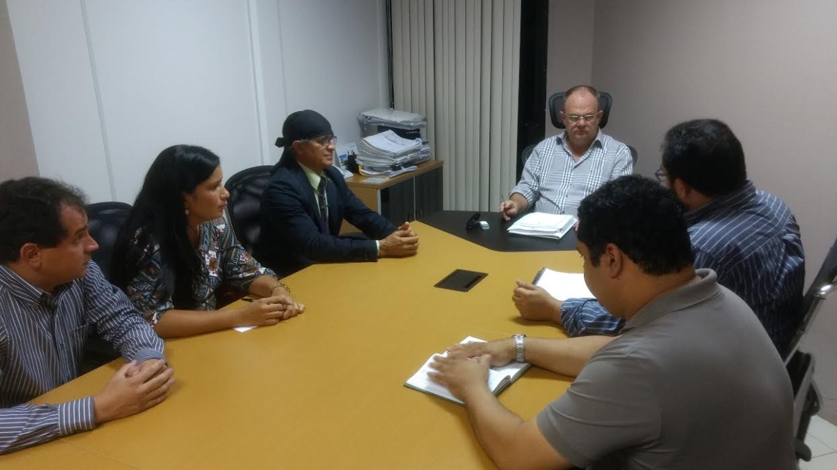 Fechamento de maternidade é discutido em reunião entre Morito Matos, Belivaldo Chagas e funcionários (Foto: Andréa Oliveira/Assessoria) Fechamento de maternidade é discutido em reunião entre Morito Matos, Belivaldo Chagas e funcionários (Foto: Andréa Oliveira/Assessoria)