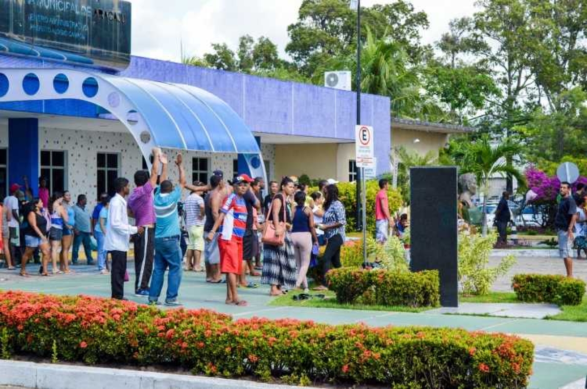 Prefeitura de Aracaju fecha acordo com manifestantes e Centro Administrativo é desocupado (Foto: Danillo França/PMA)
