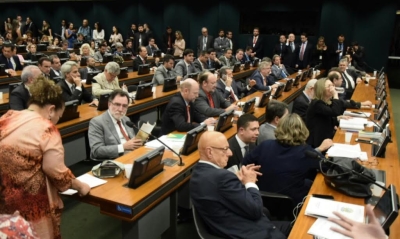 Diretas já: João Daniel denuncia manobra para impedir votação da PEC 227 na CCJ (Foto: Márcio Garcez) Diretas já: João Daniel denuncia manobra para impedir votação da PEC 227 na CCJ (Foto: Márcio Garcez)