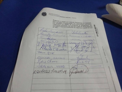Eduardo Amorim assina CPI e CPMI para investigar grupo JBS e BNDES (Foto: Assessoria do deputado) Eduardo Amorim assina CPI e CPMI para investigar grupo JBS e BNDES (Foto: Assessoria do deputado)
