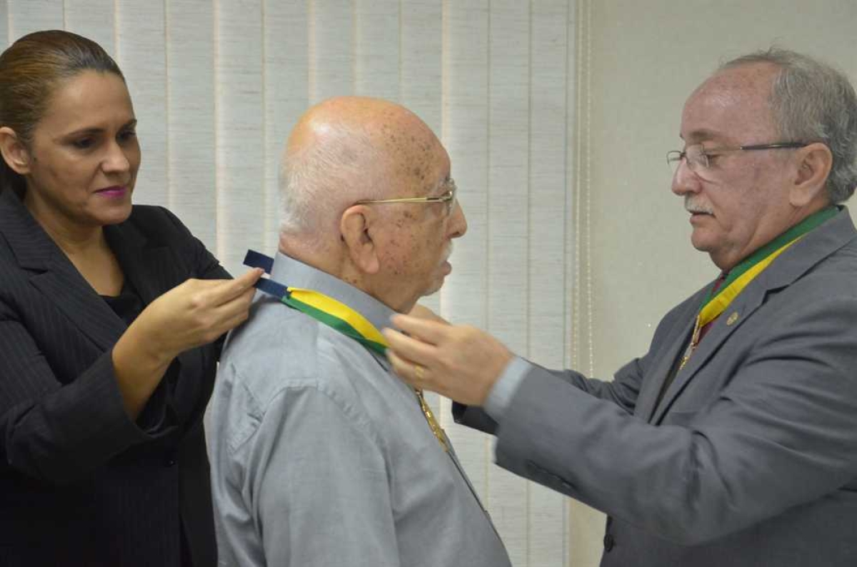 Wellington Elias, ícone do rádio sergipano recebe Medalha da Ordem do Mérito Parlamentar (Foto: Jadilson Simões/Agência Alese) Wellington Elias, ícone do rádio sergipano recebe Medalha da Ordem do Mérito Parlamentar (Foto: Jadilson Simões/Agência Alese)