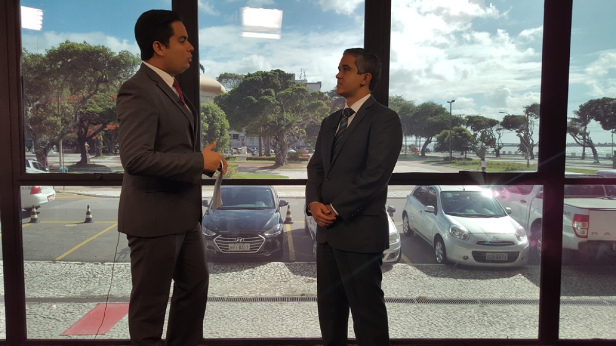 Procurador do Ministério Público Especial do Tribunal de Contas, Eduardo Rolemberg Côrtes (direita) (Foto: Agência Alese)