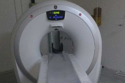 Técnicos avaliam defeito nos tomógrafos (Foto: Arquivo Portal Infonet)