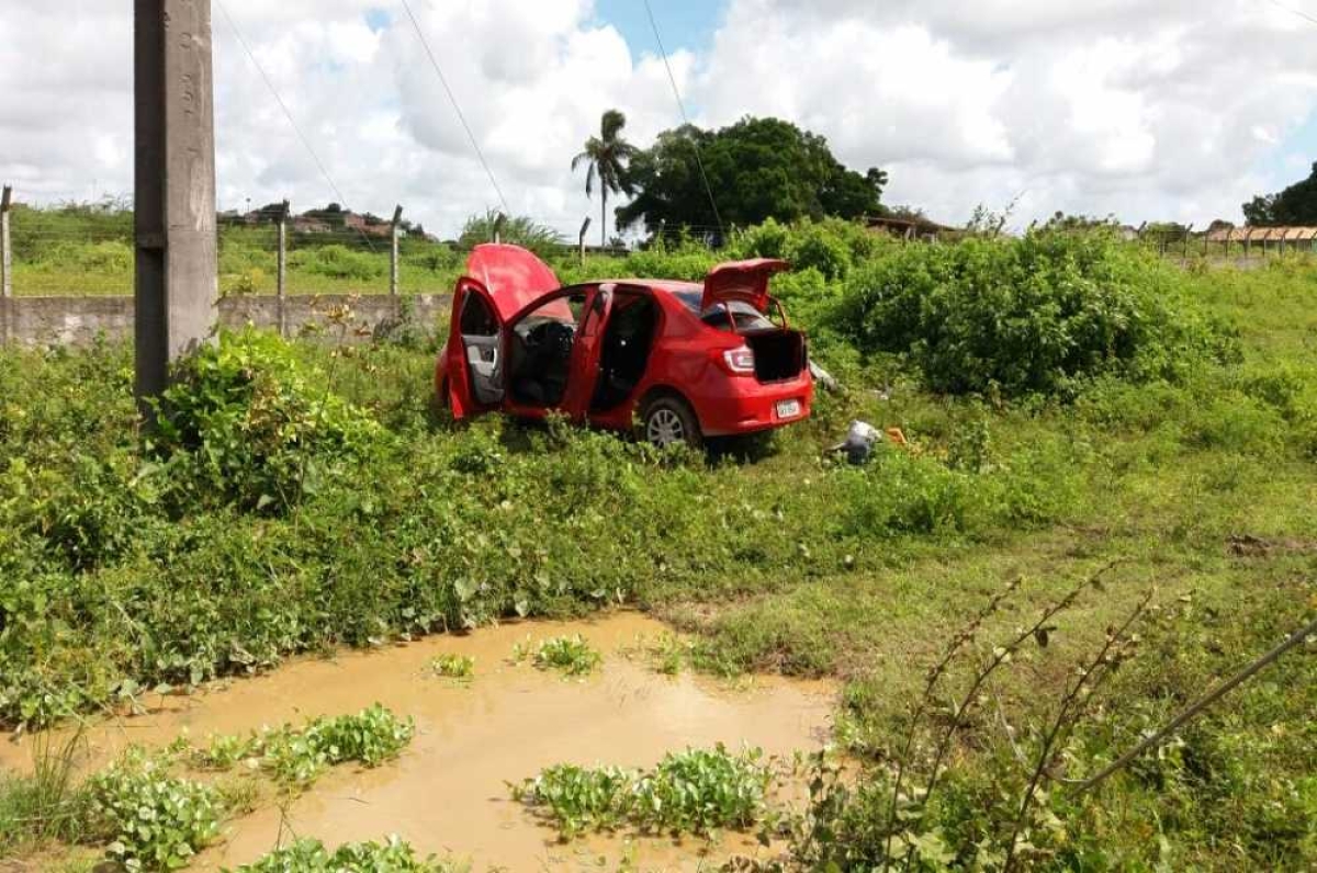 Carro do policial foi encontrado no Parque dos Faróis (Foto: Divulgação/PM/SE)