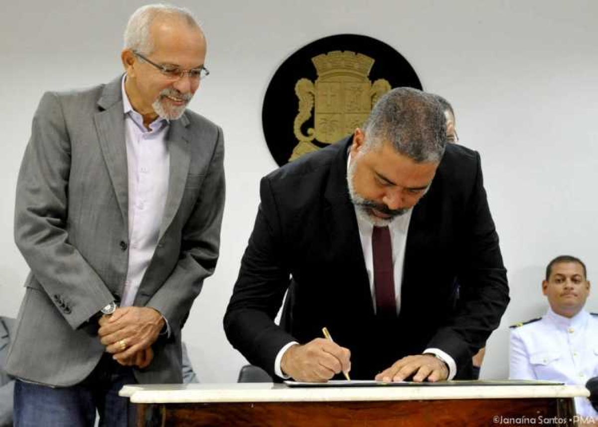 Prefeito de Aracaju empossa Luis Fernando Silveira na Secretaria de Defesa Social (Foto: Janaína Santos/PMA)