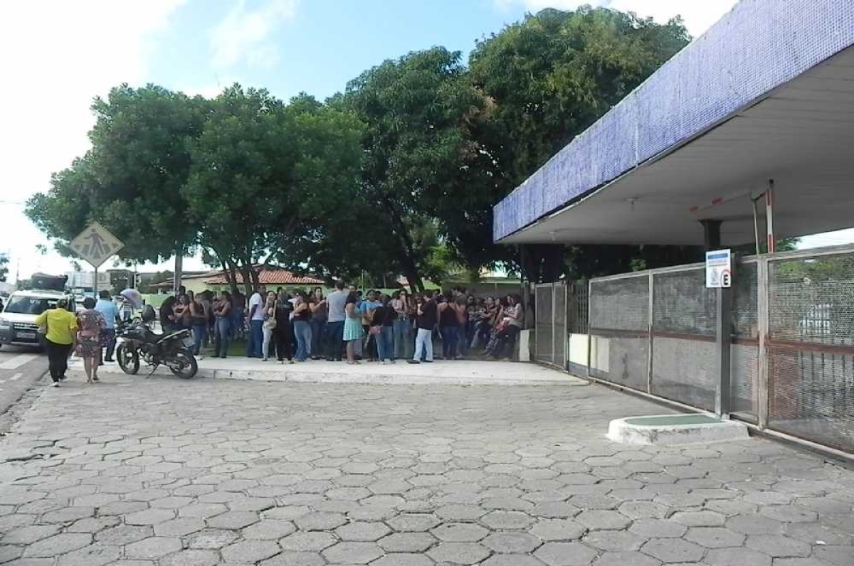 Ato aconteceu na manhã dessa segunda-feira,12, na frente do Centro Administrativo (Foto: Portal Infonet)
