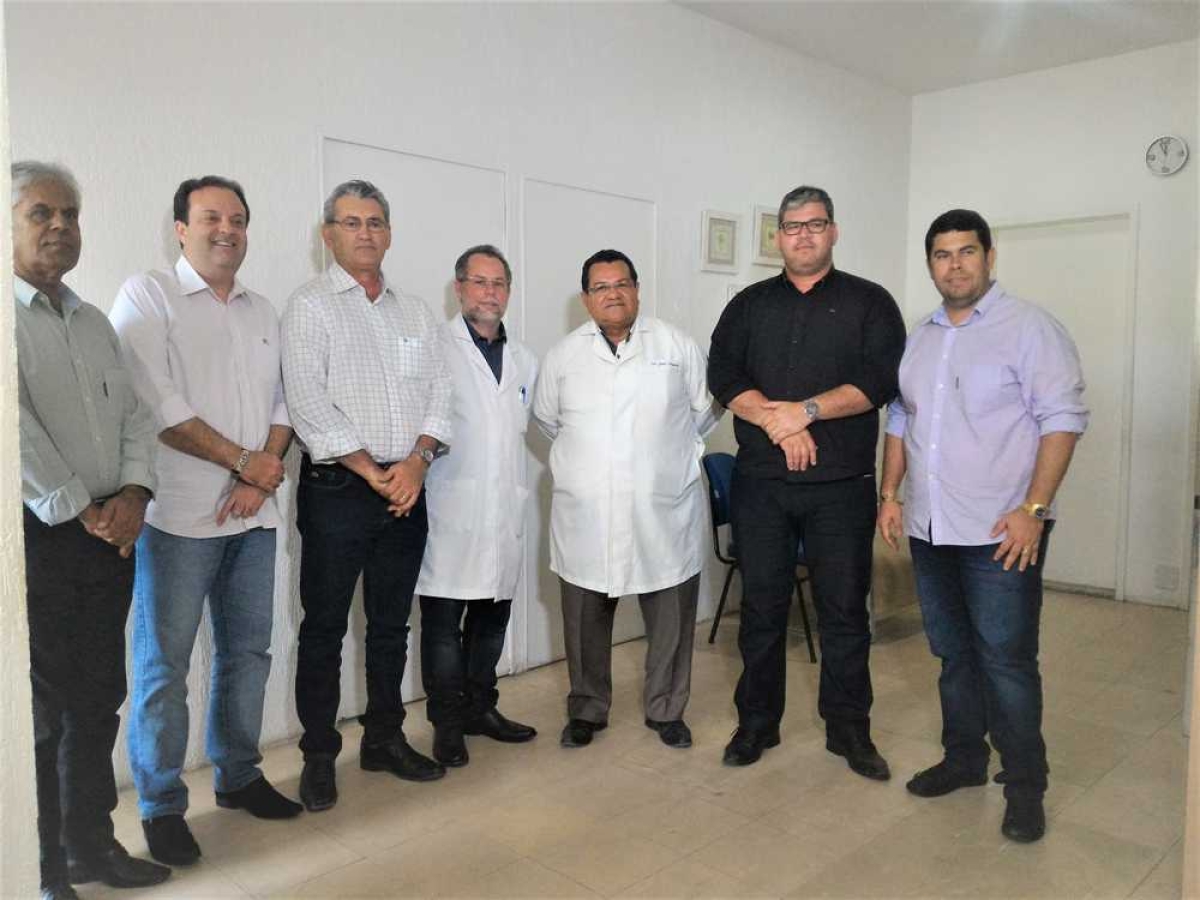 Diretores do Hospital Cirurgia pedem a André Moura viabilização de recursos junto ao MS para conclusão de obras e ampliação de leitos (Foto: Elaine Mesoli)