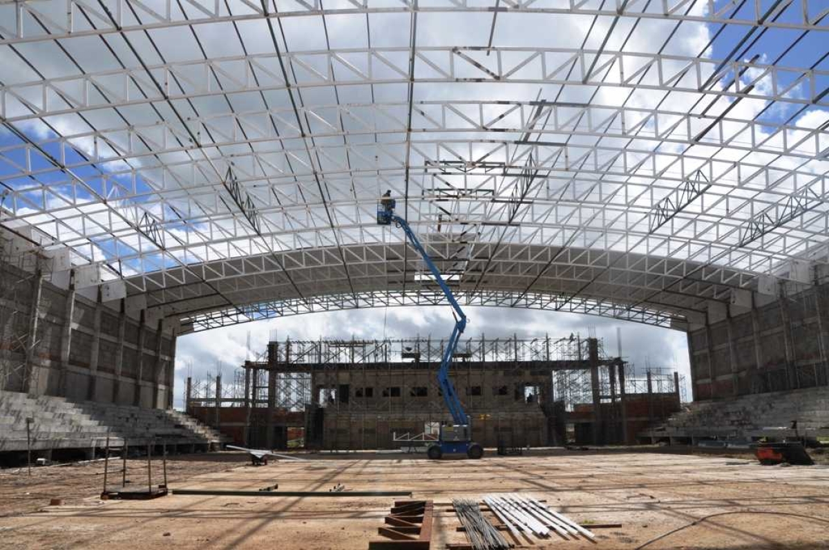 As obras do maior espaço de lazer esportivo do interior sergipano ficam mais imponentes a cada dia (Foto: Amanda Melo/Seinfra/SE)