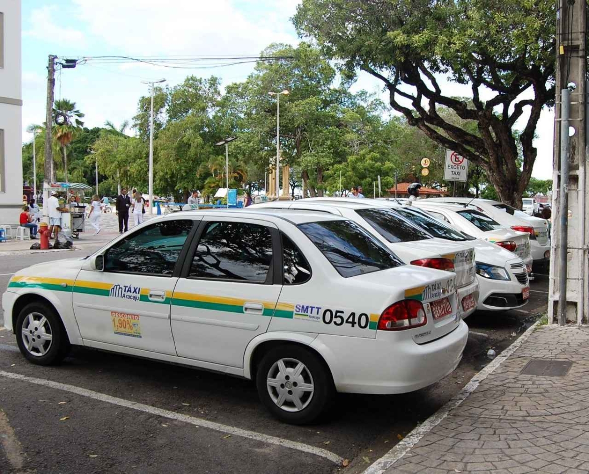 Mais de 400 taxistas já aderiram ao desconto aprovado pela SMTT (Foto: SMTT/Aracaju)