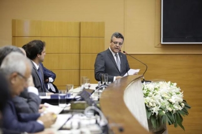 Luciano Pimentel faz a leitura do texto de Luciano Bispo (Foto: César de Oliveira)